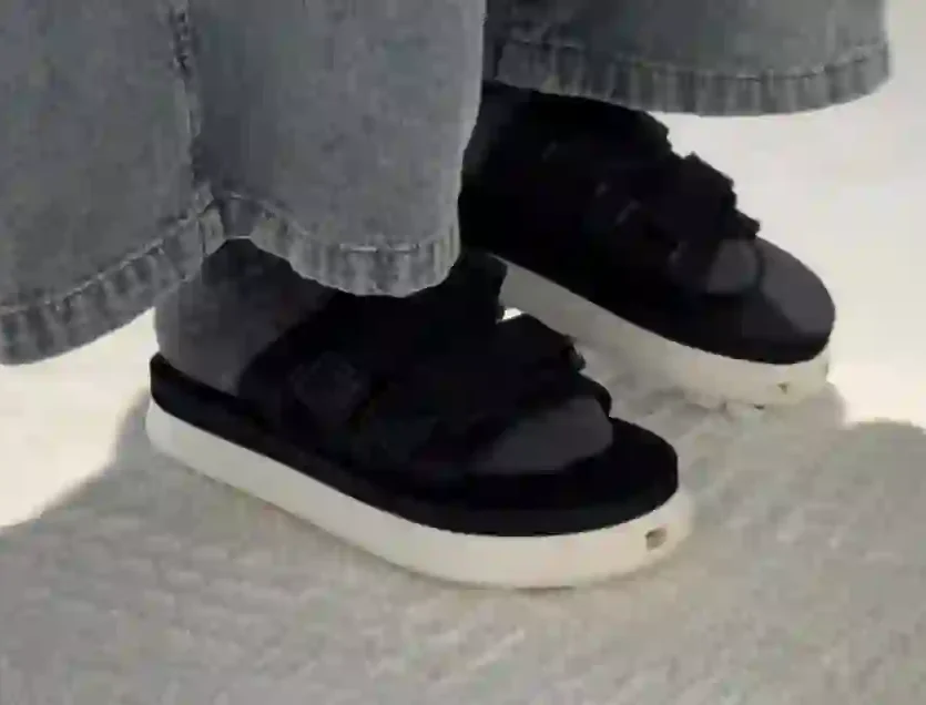 Bookshelf on Two LegsΑ